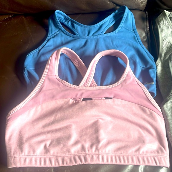 Set of 4 sports bras gently worn size medium brand is athletics works - Picture 2 of 5